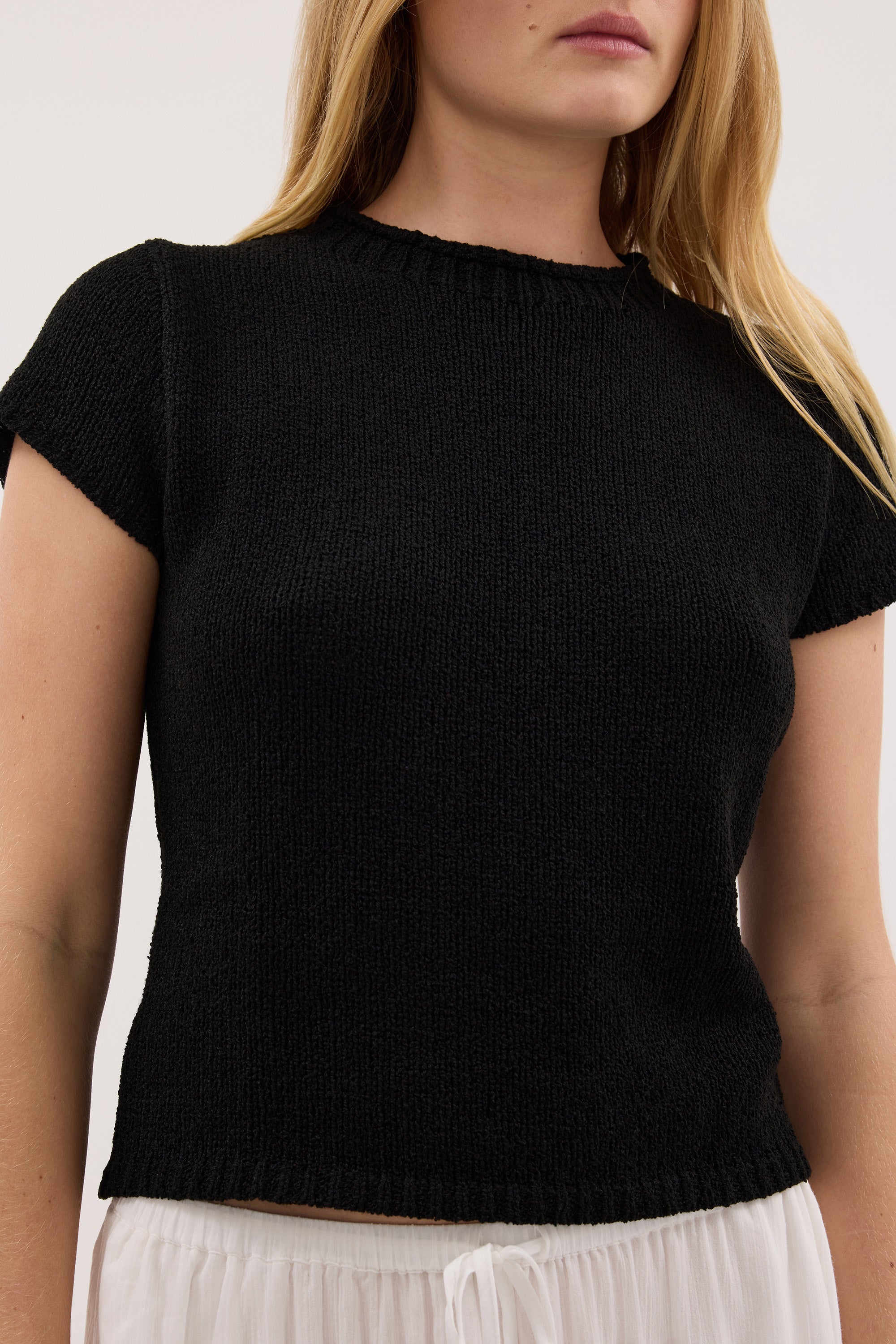 LEO BLACK KNIT TOP