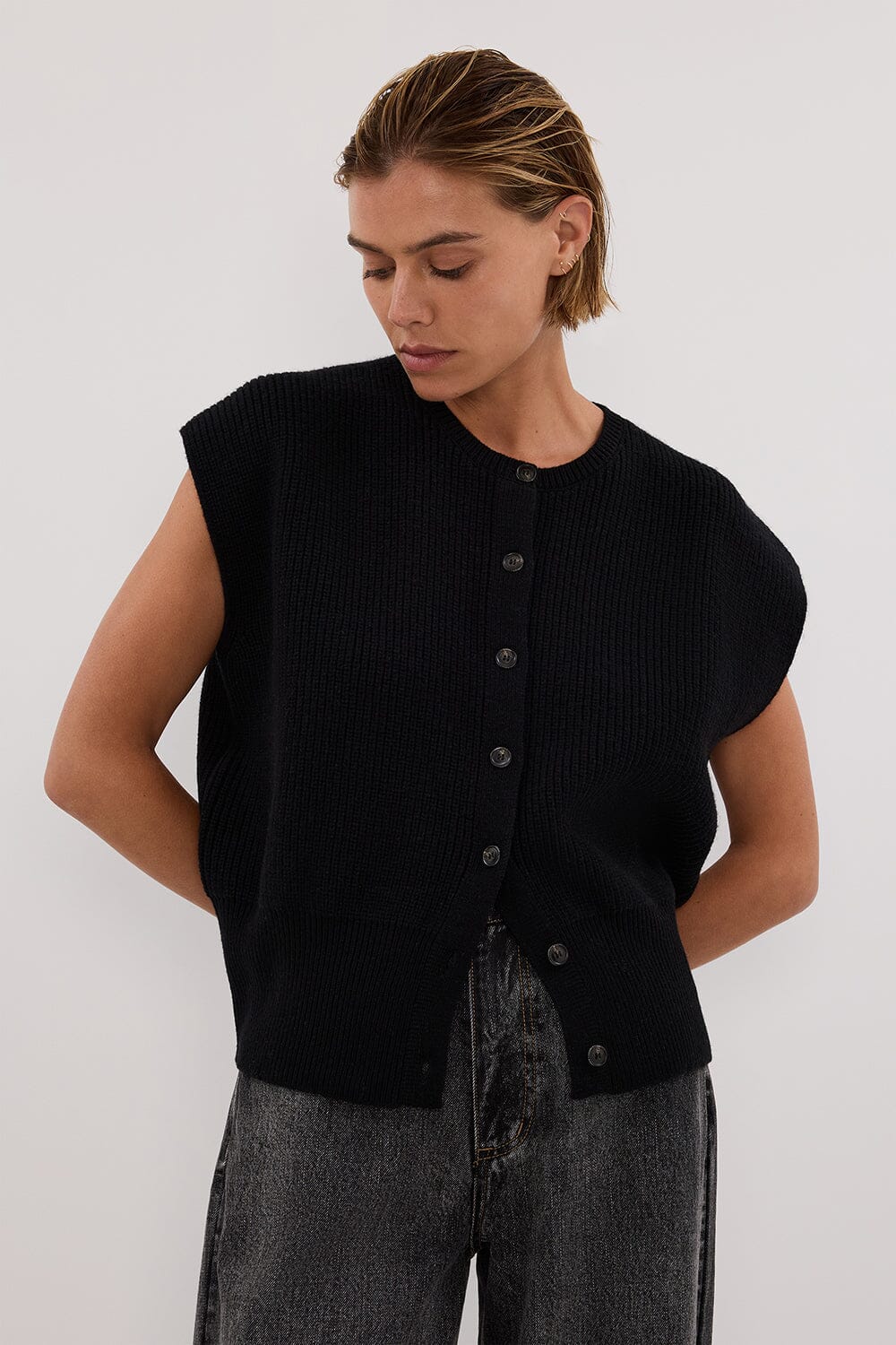 KATE BLACK KNIT VEST Clothing DISSH Boutiques 