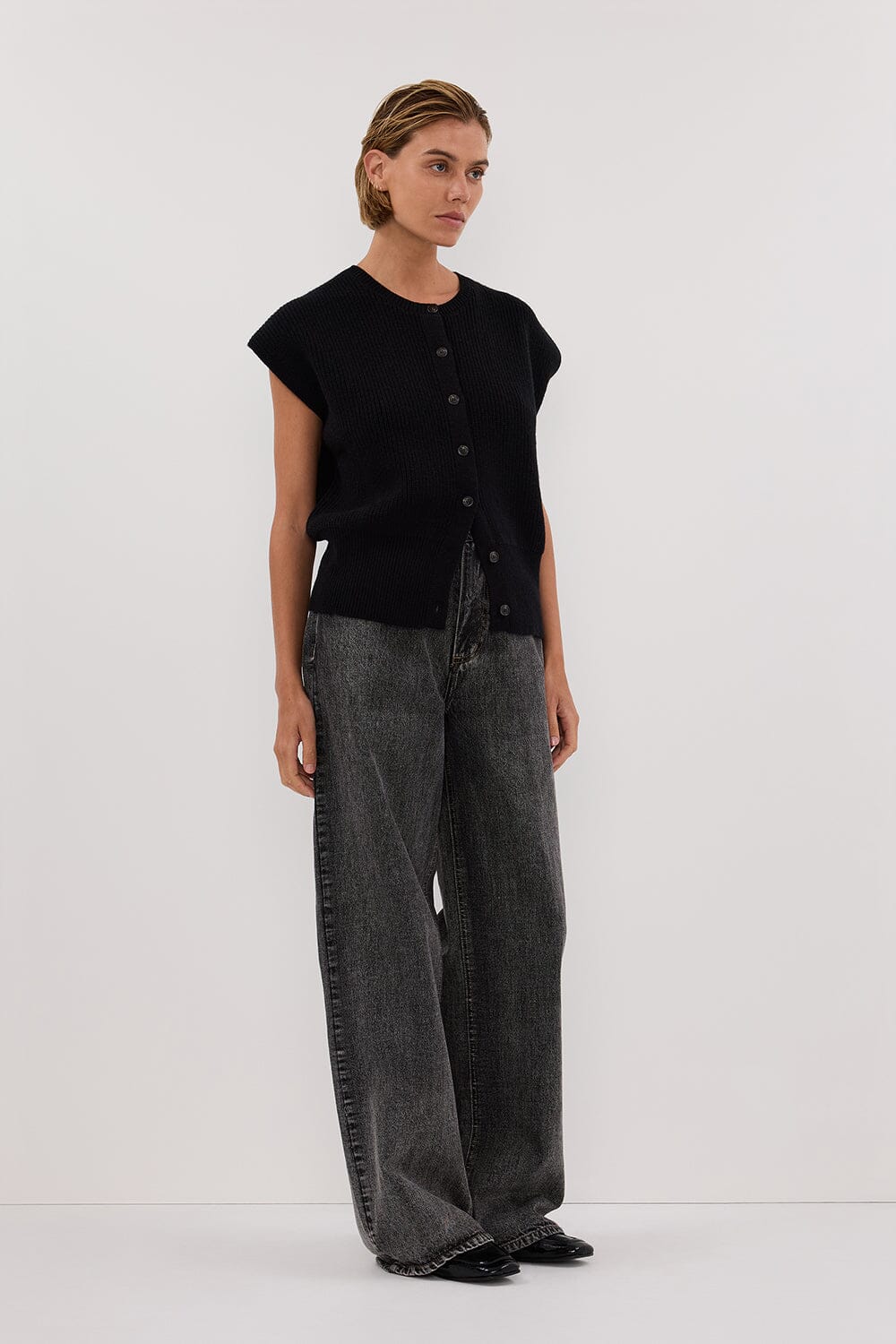 KATE BLACK KNIT VEST Clothing DISSH Boutiques 
