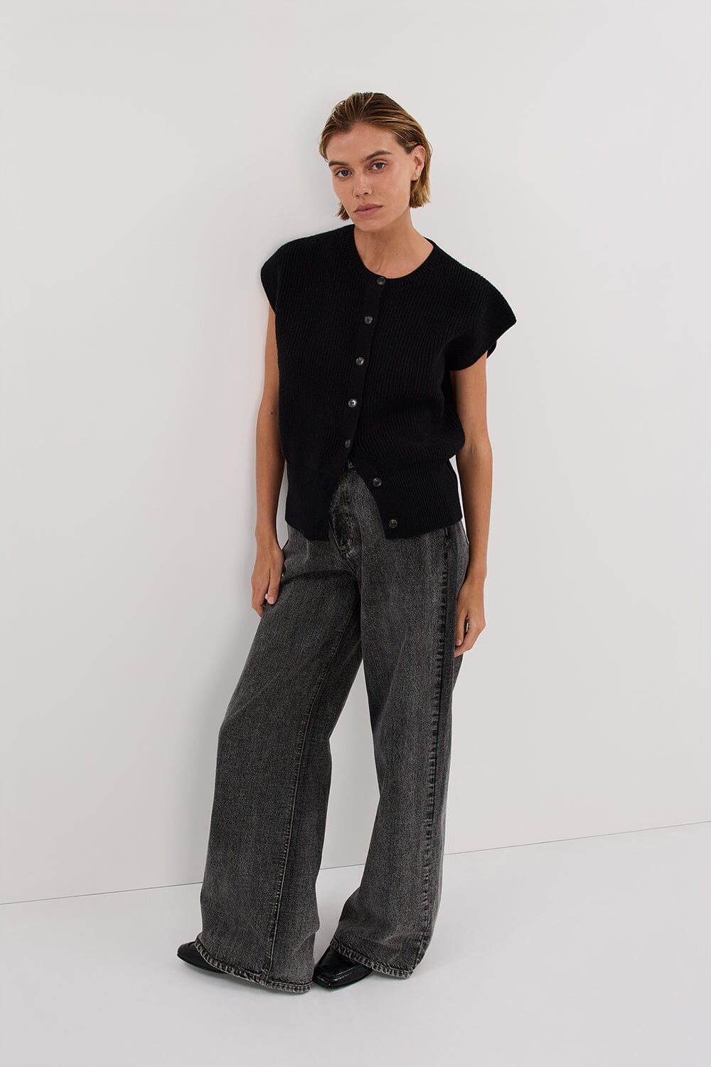 KATE BLACK KNIT VEST Clothing DISSH Boutiques 