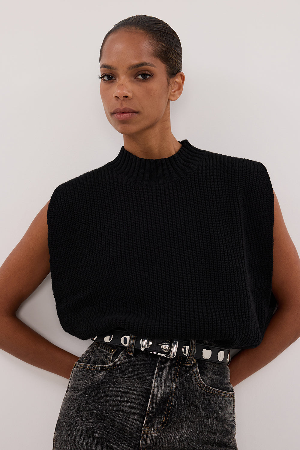 ARO BLACK KNIT TOP Clothing DISSH Boutiques 