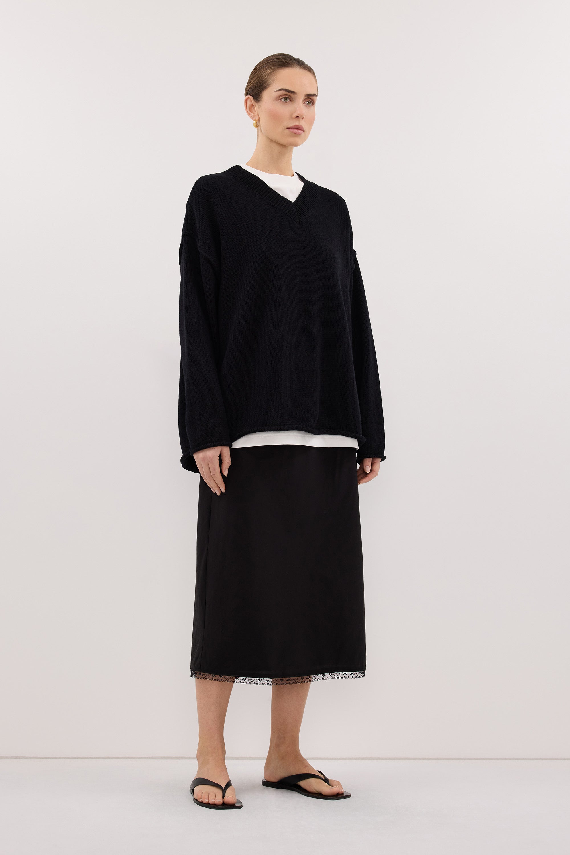 FLINT BLACK V NECK KNIT JUMPER