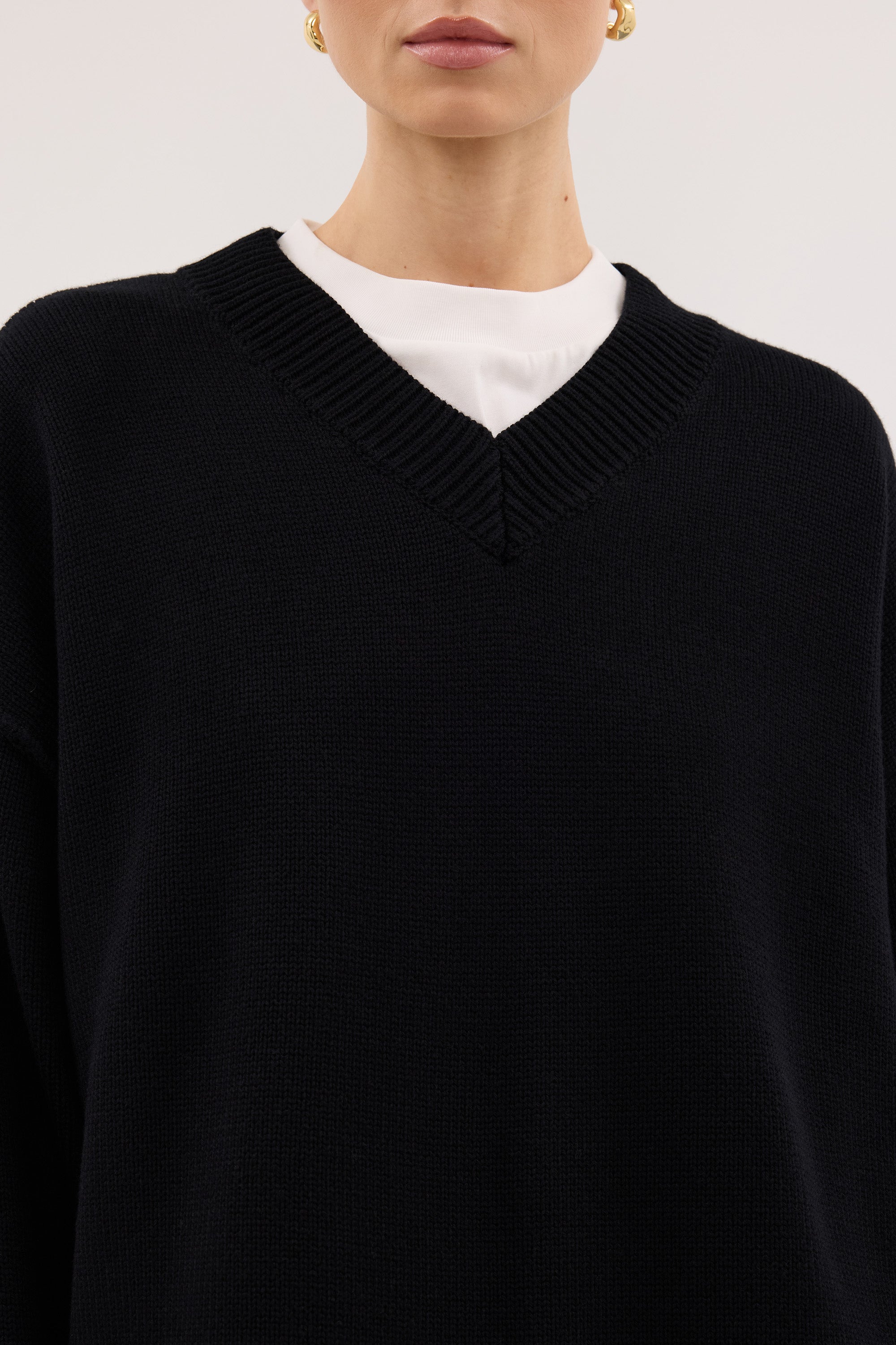 FLINT BLACK V NECK KNIT JUMPER