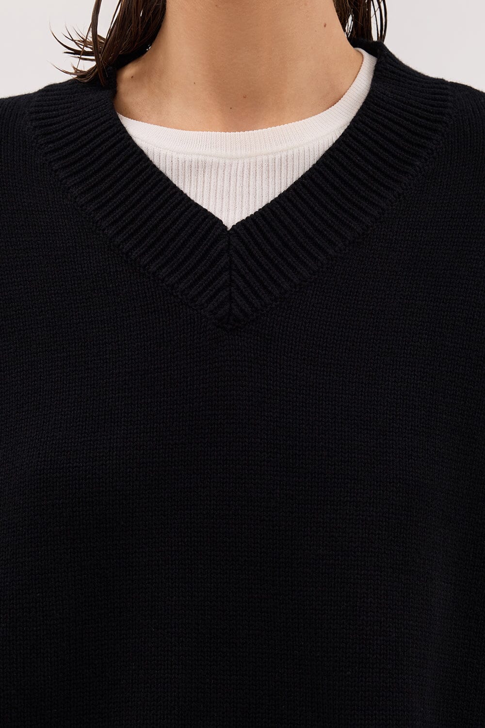 FLINT BLACK V NECK KNIT JUMBER Clothing DISSH Boutiques 