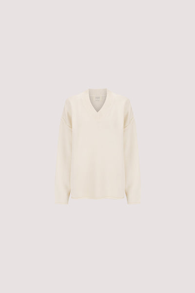 Amanda wearing FLINT CREAM V NECK KNIT JUMPER