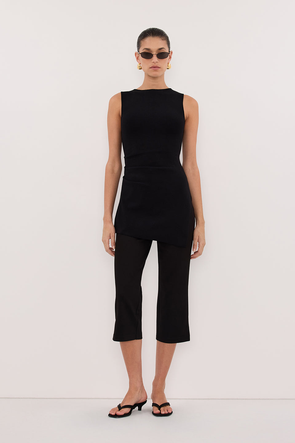 CLEO BLACK SLEEVELESS LONGLINE KNIT TOP 