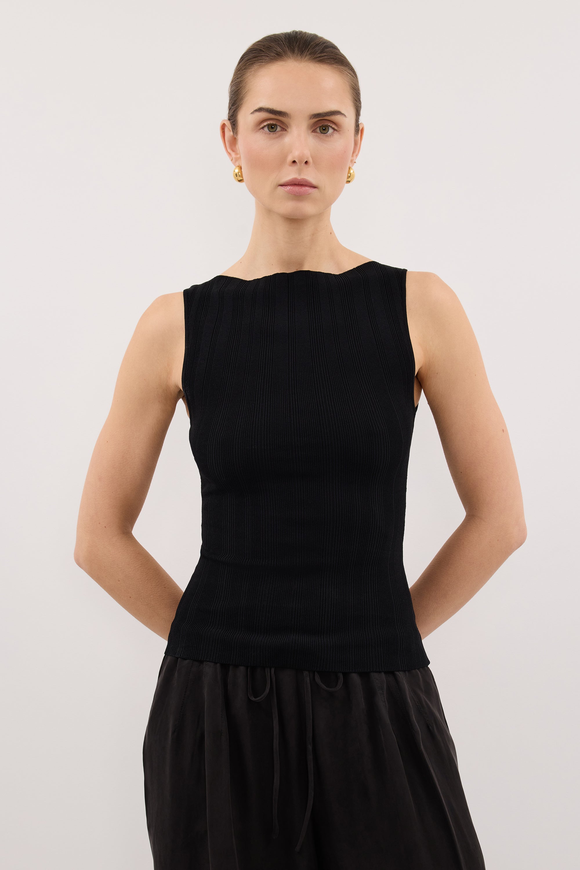 DOVE BLACK SLEEVELESS RIBBED KNIT TANK