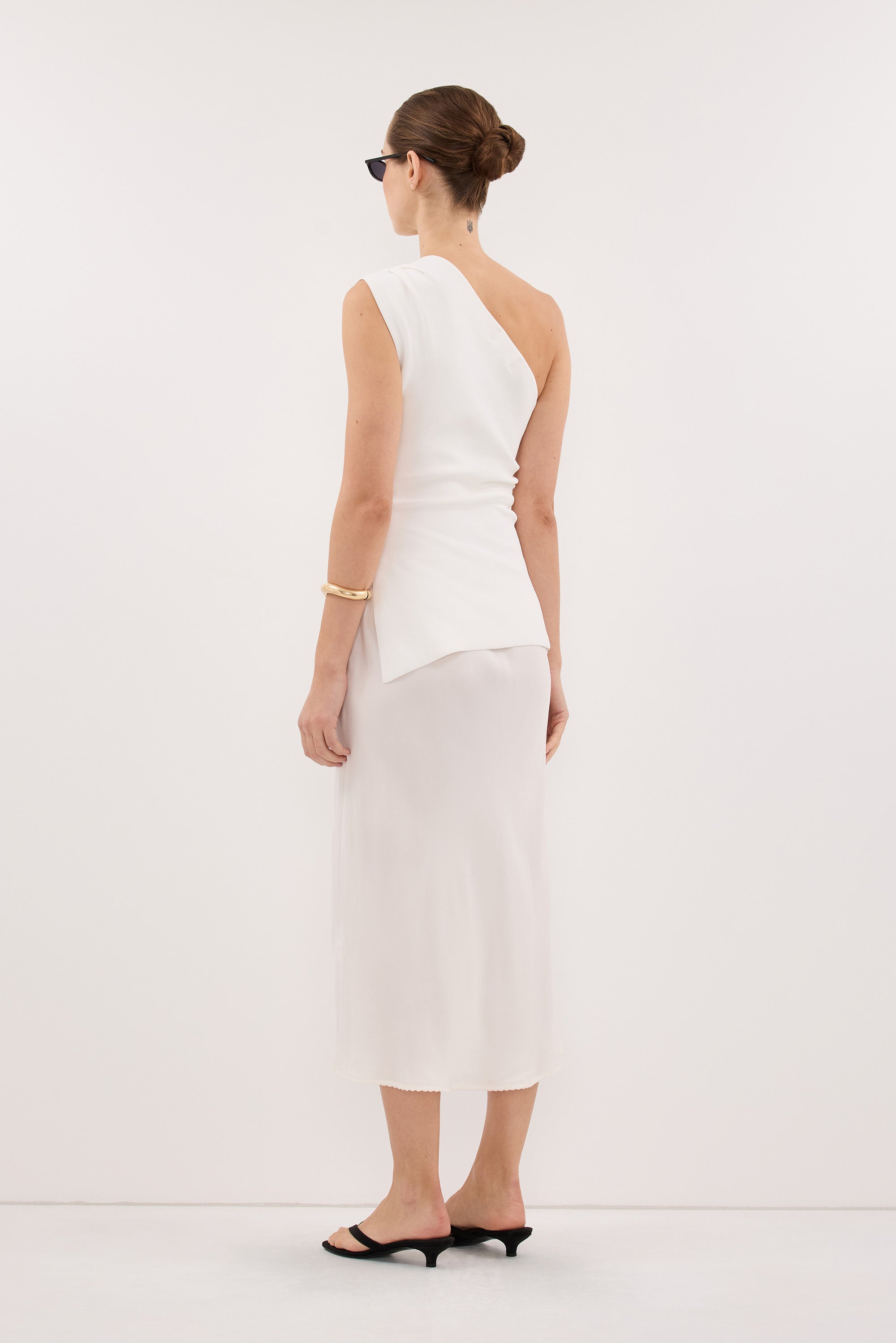 BRYNN OFF WHITE ONE SHOULDER KNIT TOP