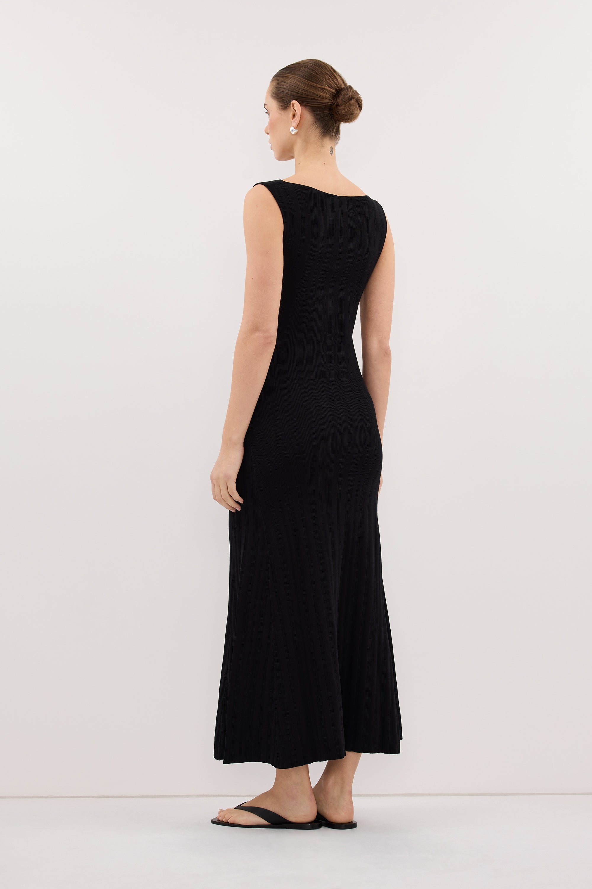 DOVE BLACK SLEEVELESS RIBBED KNIT MAXI DRESS
