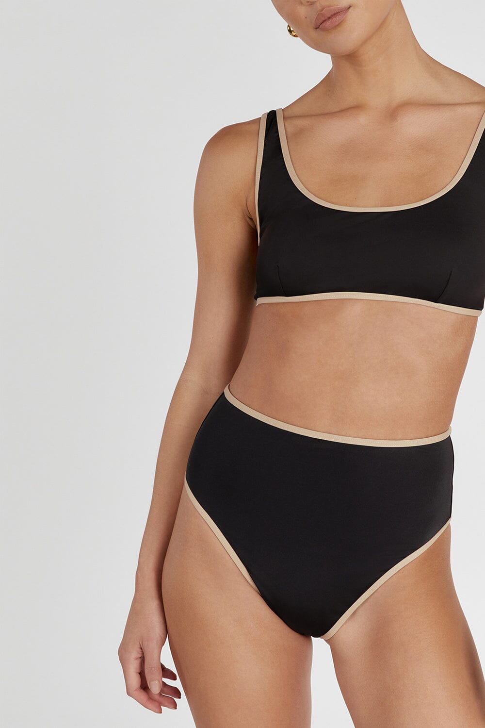 BAILEY BLACK CONTRAST SCOOP TOP Clothing DISSH Boutiques 