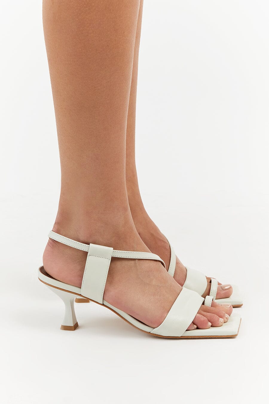 ALOHAS ASYMMETRIC WHITE HEEL Dissh