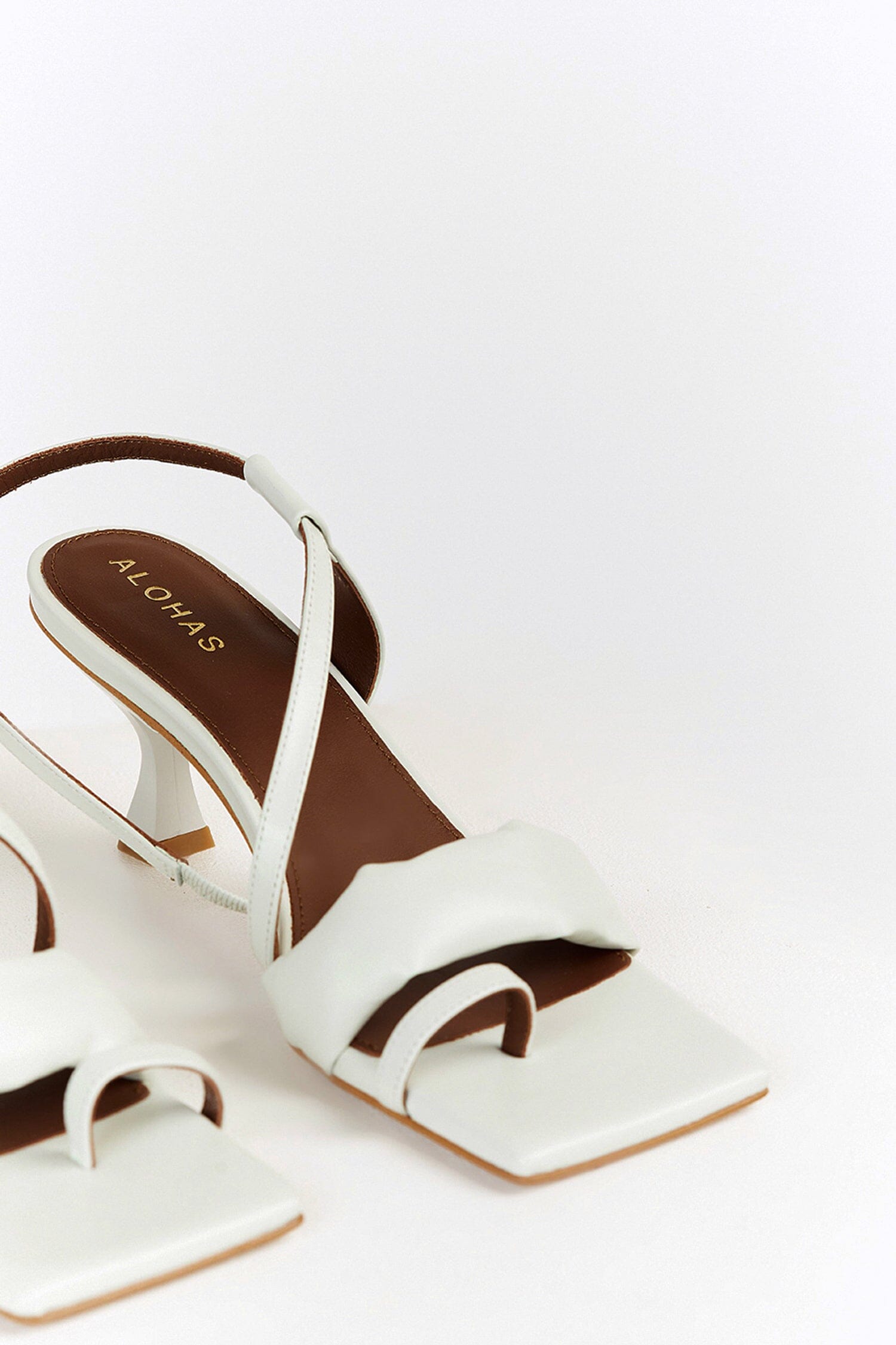 ALOHAS ASYMMETRIC WHITE HEEL Dissh